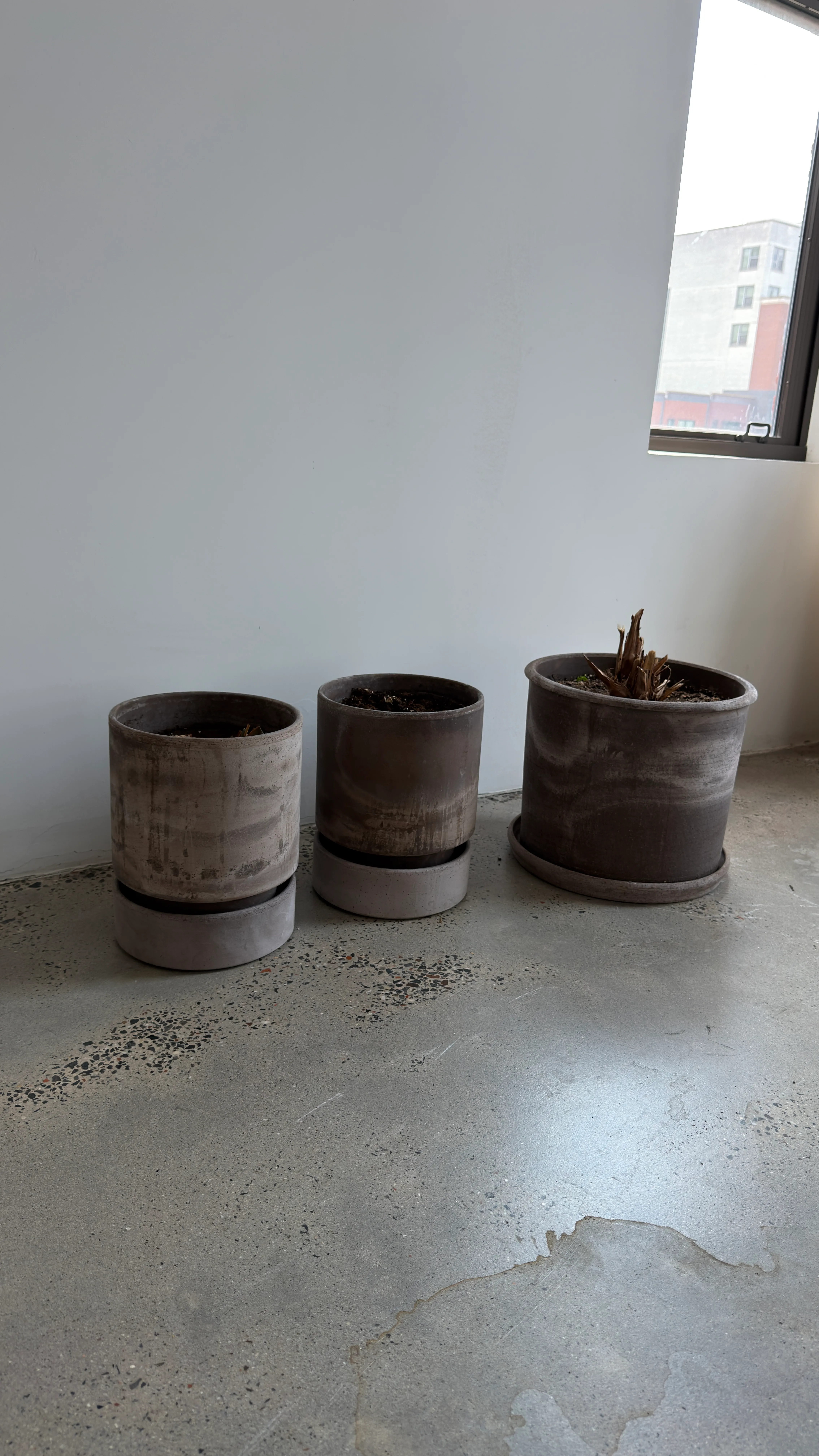 Bergs Potter Large Gray Terracotta Planters