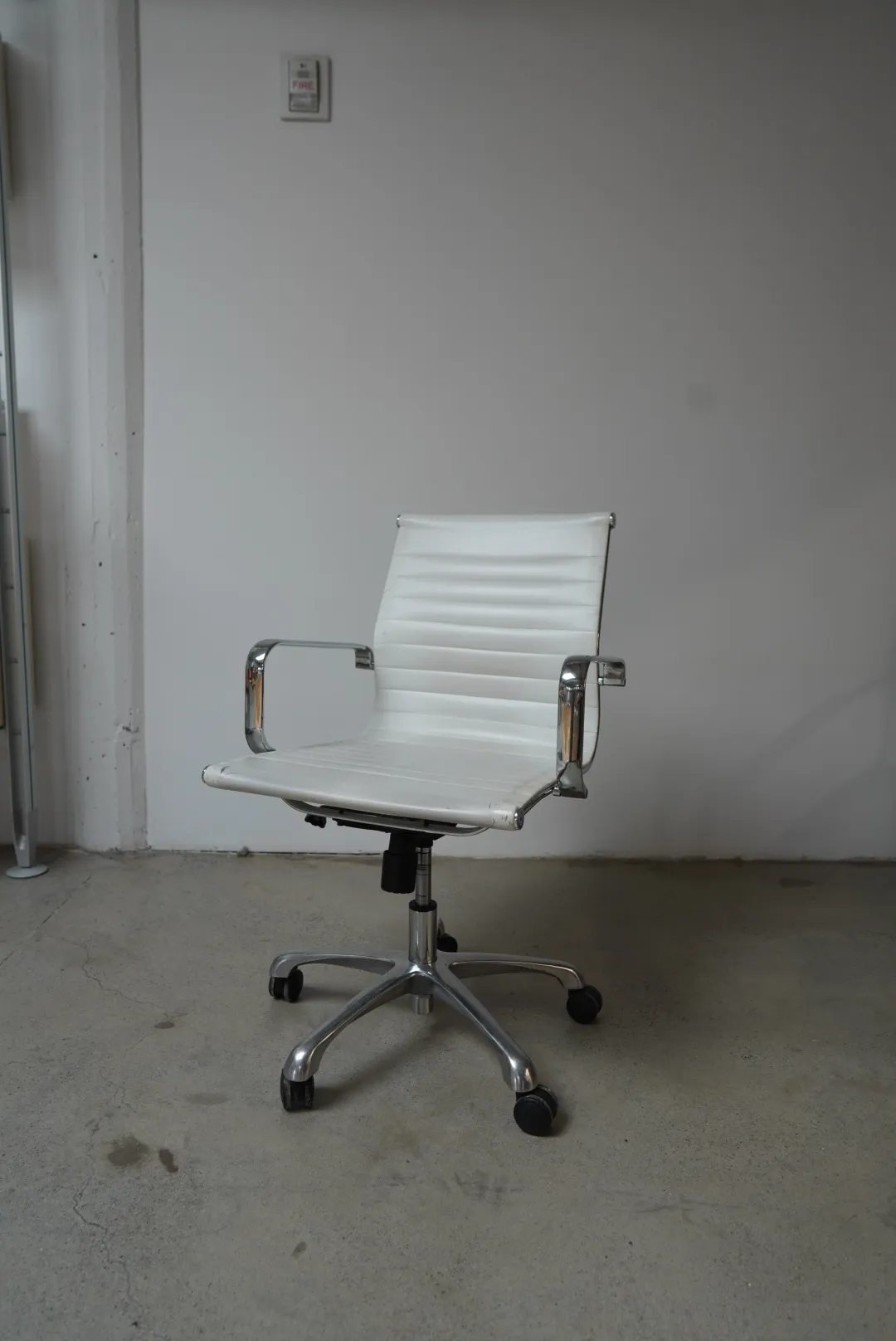 White Office Rolling Chairs